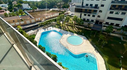 Descubra este impresionante apartamento moderno situado en la prestigiosa urbanización Sea Gardens, en Dehesa de Campoamor, Orihue