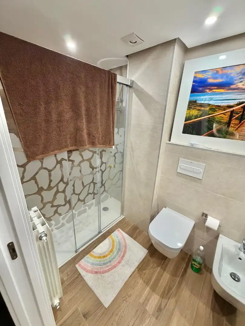 Badezimmer von Wohnung zur Miete in Valencia mit Klimaanlage, Heizung und Möbliert