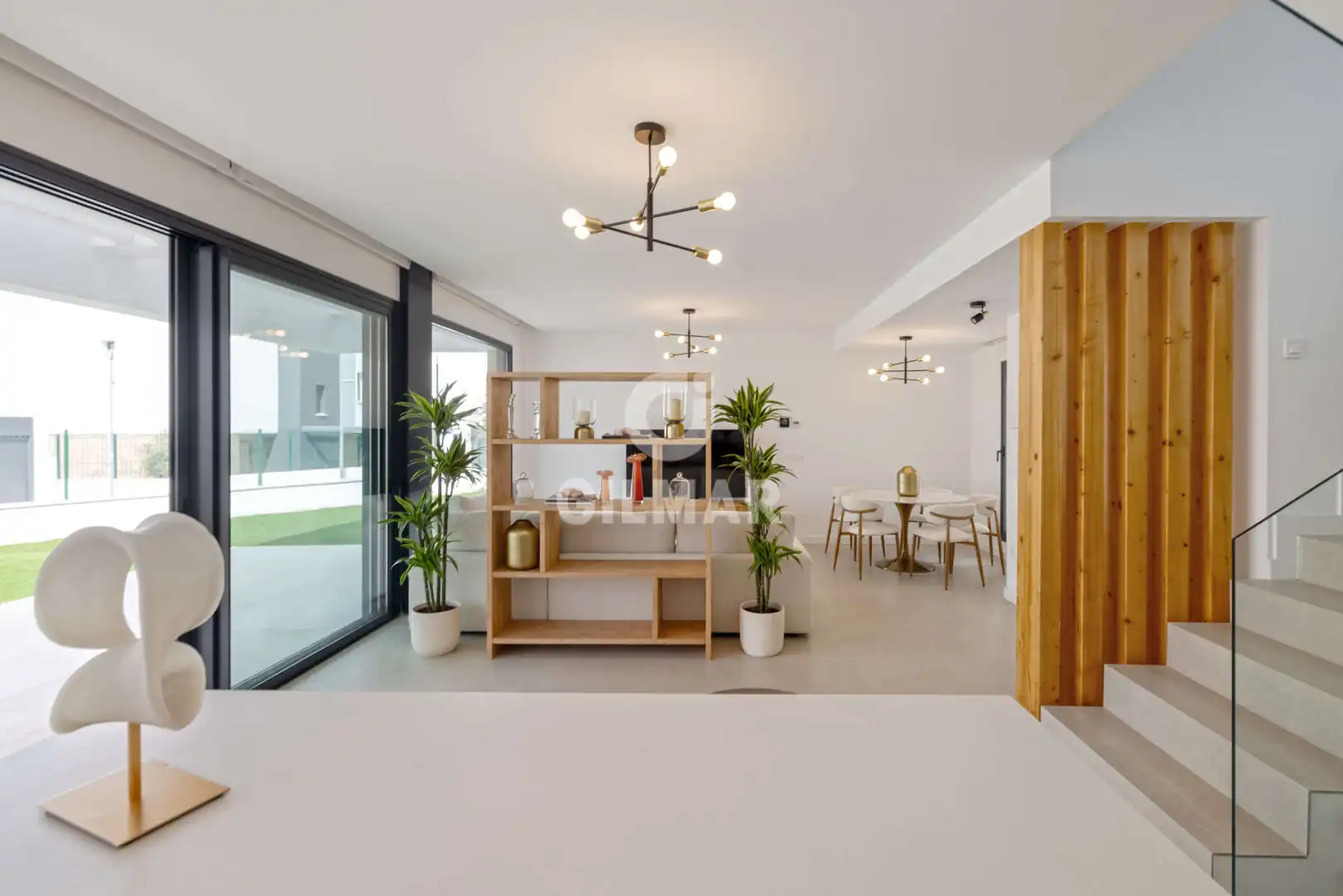 Sala de estar de Casa adosada en venta en Estepona con Calefacción, Jardín privado y Piscina