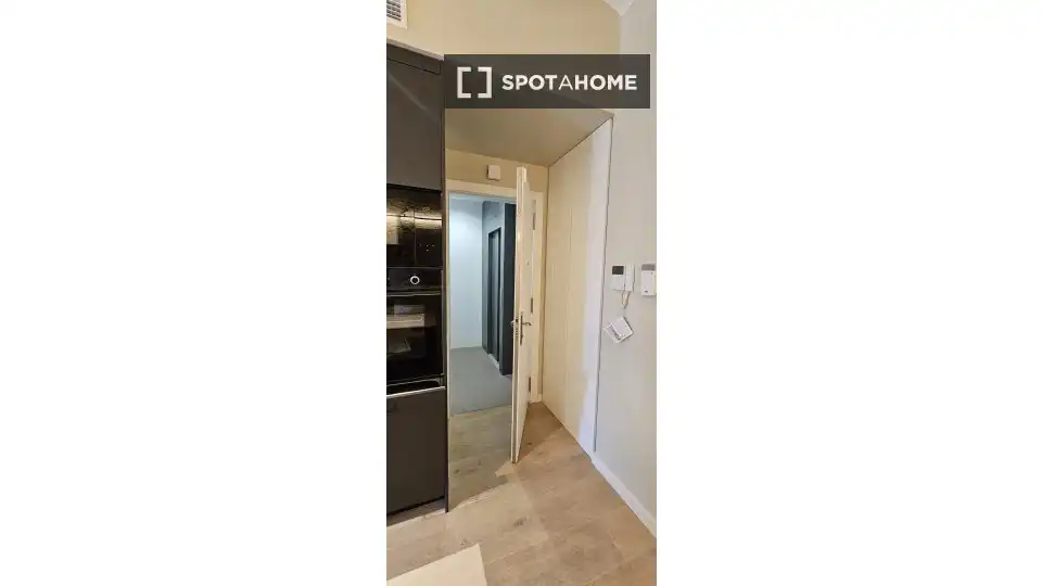 Flat for rent in Barcelona  with Air Conditioner, Heating and Furnished
