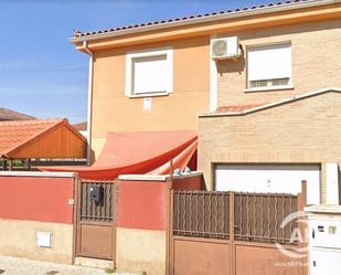 Exterior view of Single-family semi-detached for sale in Ugena  with Swimming Pool