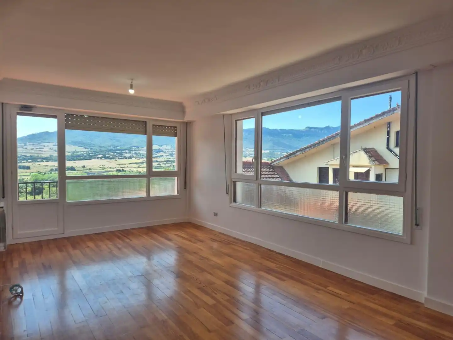 Sala d'estar de Apartament en venda en Valle de Mena amb Terrassa