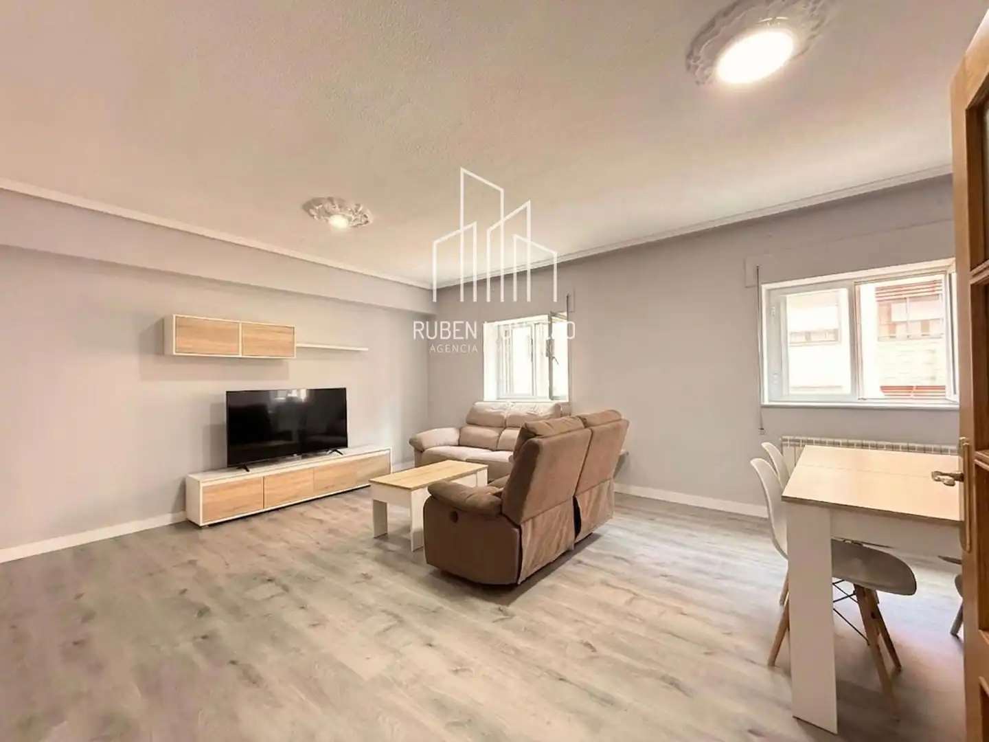 Living room of Flat for rent in Salamanca Capital  with Heating, Furnished and Washing machine