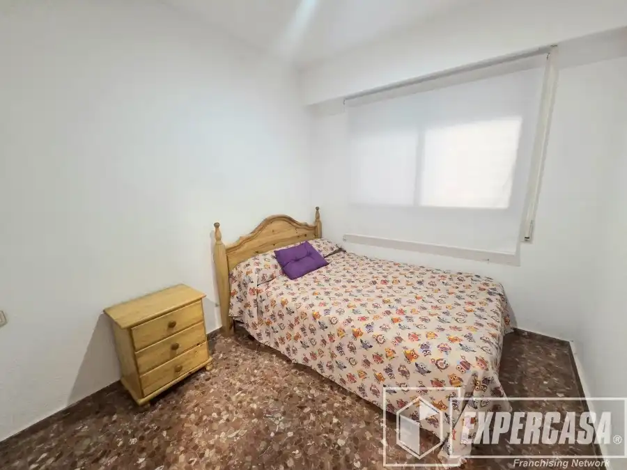 Dormitori de Apartament de lloguer en Cullera amb Terrassa, Piscina i Moblat