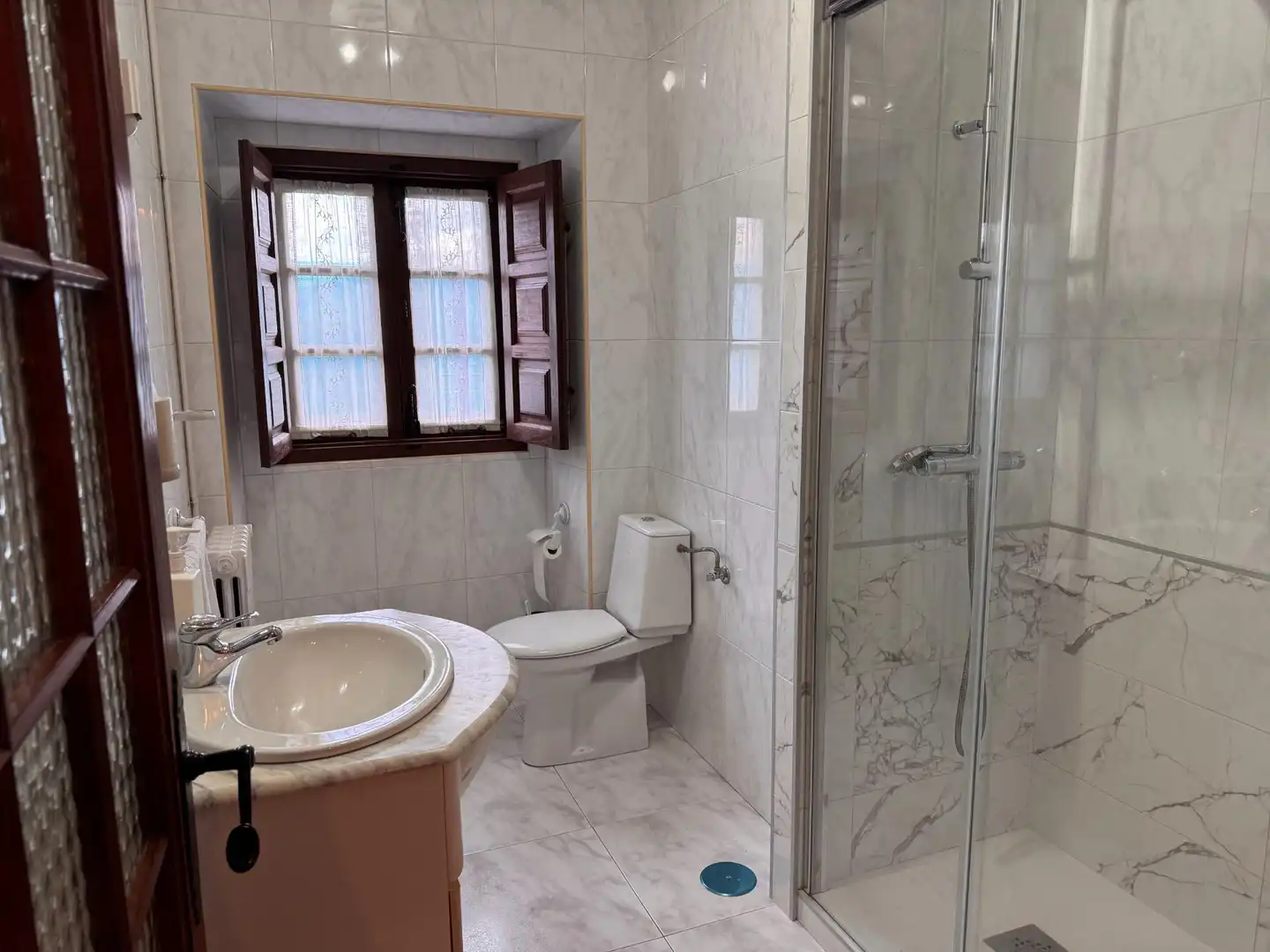 Baño de Casa o chalet en venta en Los Corrales de Buelna  con Calefacción, Jardín privado y Terraza