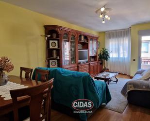 Dormitori de Pis de lloguer en Oviedo  amb Calefacció, Parquet i Balcó