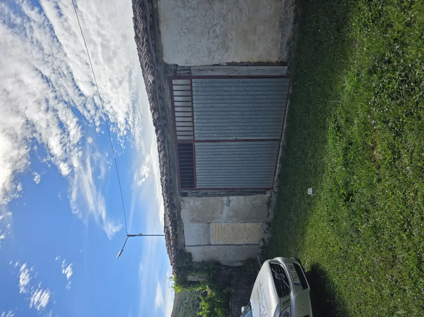 Vista exterior de Casa adosada en venda en Valle de Valdelucio
