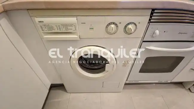 Kitchen of Flat for rent in Madrid  with Air Conditioner, Swimming Pool and Washing machine