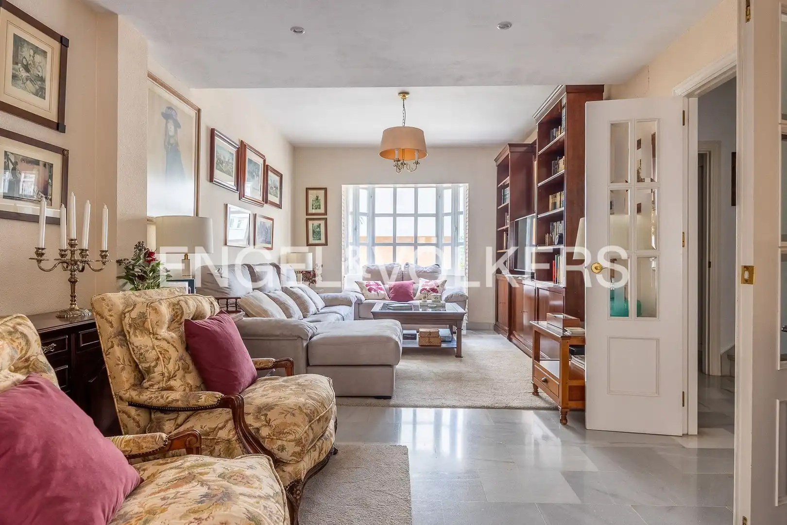 Sala d'estar de Casa o xalet en venda en  Sevilla Capital amb Aire condicionat, Calefacció i Jardí privat