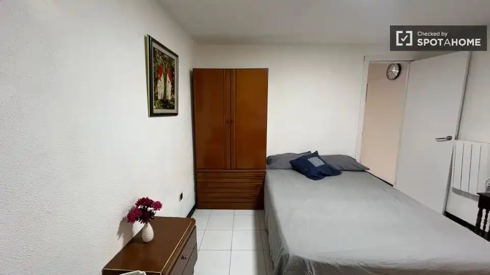 Habitación de Piso de alquiler en Madrid con Aire acondicionado, Calefacción y Amueblado