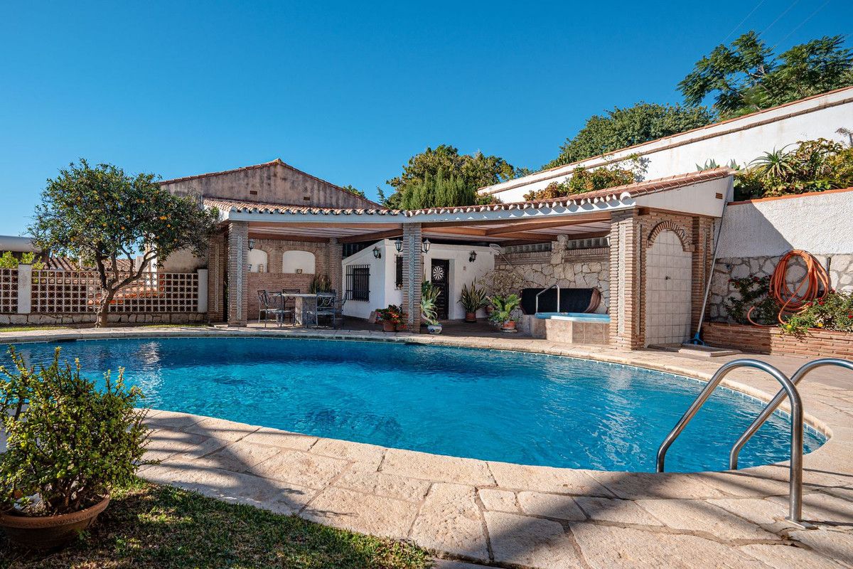 Piscina de Casa o chalet en venta en Benalmádena con Aire acondicionado, Calefacción y Jardín privado