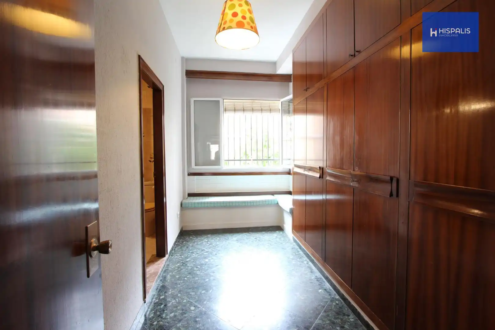 Wohnung zum Verkauf in Sevilla mit Klimaanlage und Terrasse
