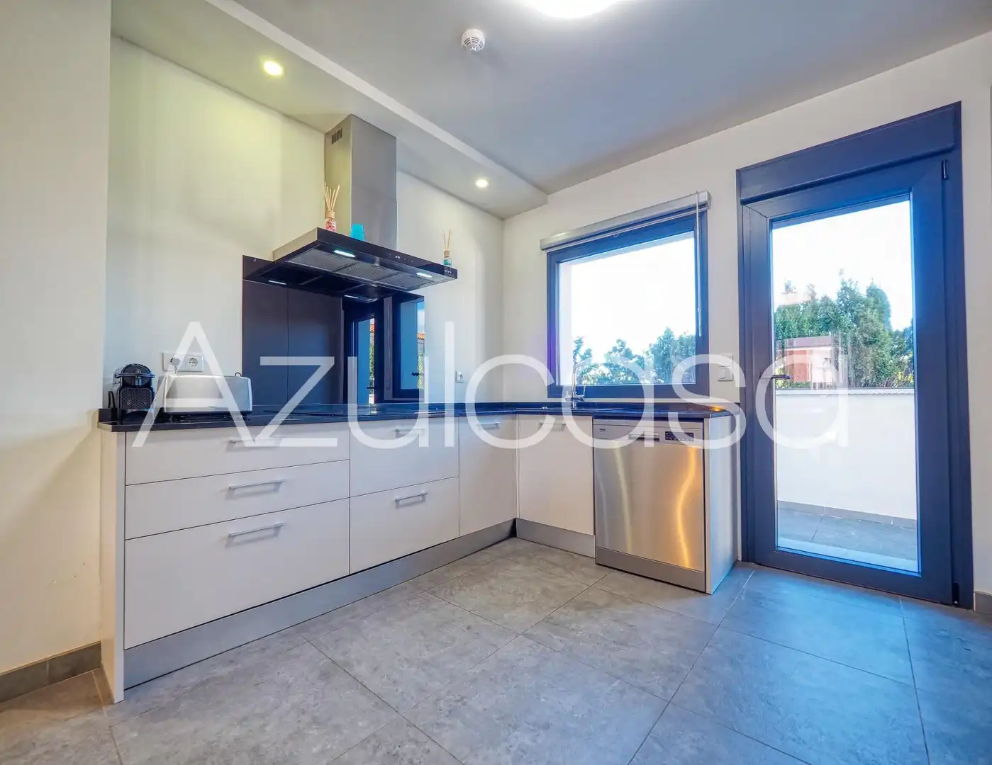 Cocina de Casa o chalet en venta en Sant Joan d'Alacant con Aire acondicionado, Terraza y Piscina