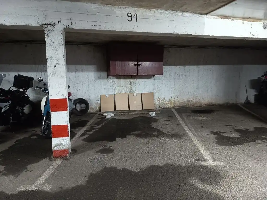 Aparcament de Pis en venda en Llaranes