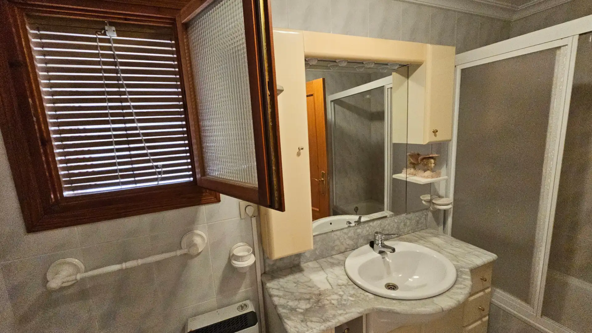 Bany de Casa adosada de lloguer en El Campello amb Terrassa, Traster i Moblat
