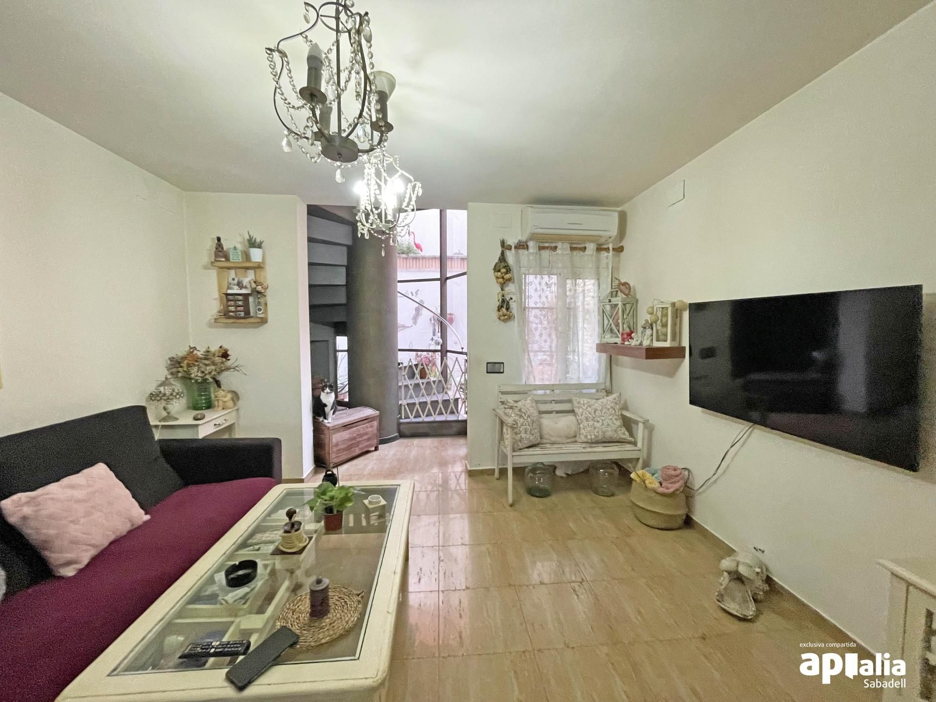 Living room of Single-family semi-detached for sale in Sabadell  with Terrace and Storage room