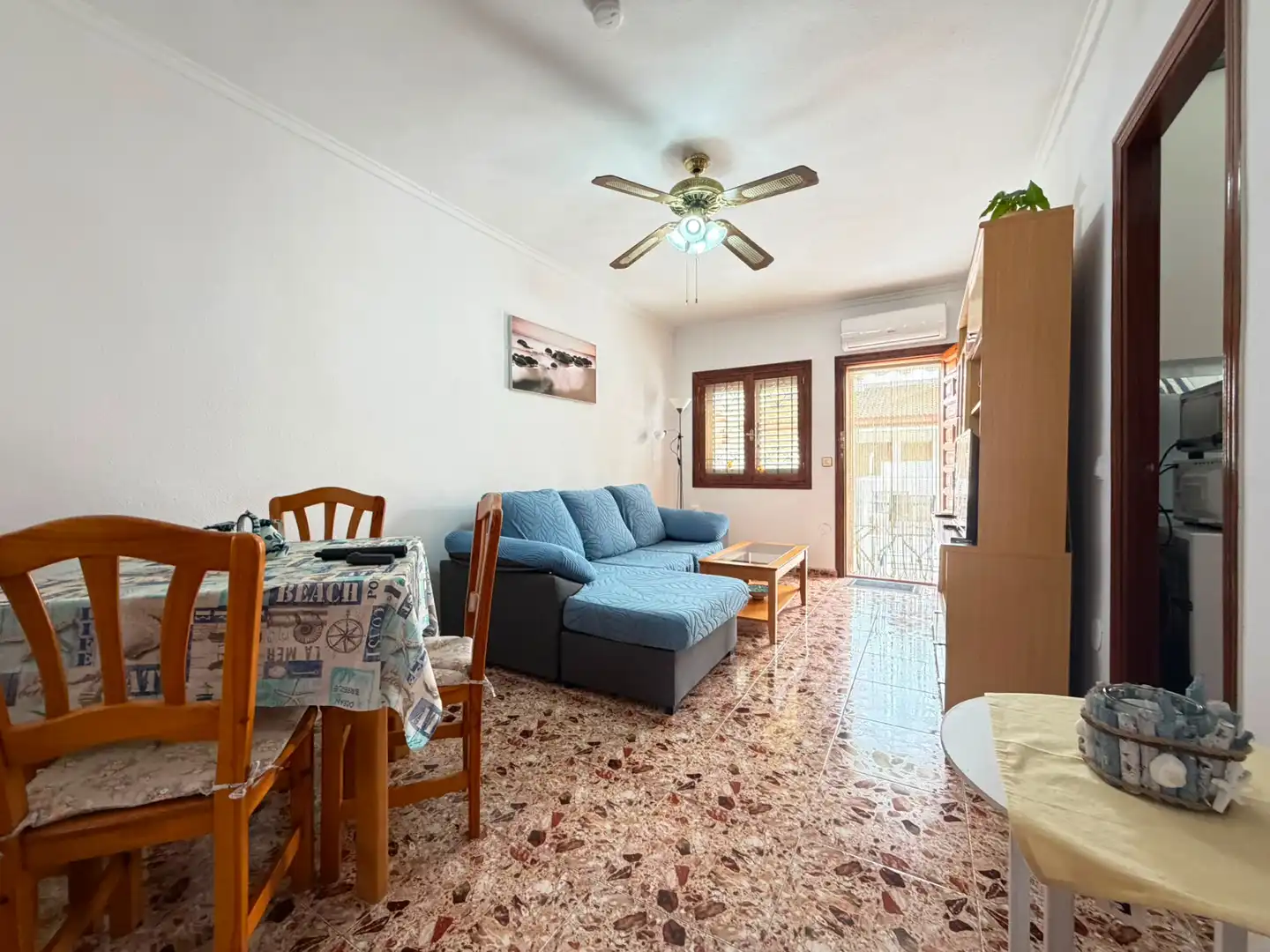 Wohnzimmer von Einfamilien-Reihenhaus zum Verkauf in Los Alcázares mit Klimaanlage, Abstellraum und Möbliert