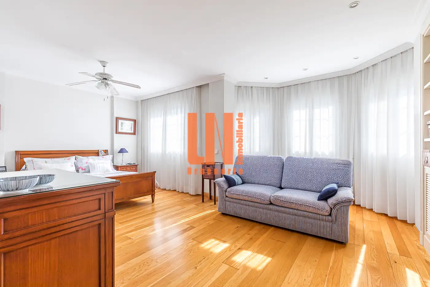 Habitación de Casa adosada en venta en Madrid con Aire acondicionado, Calefacción y Jardín privado
