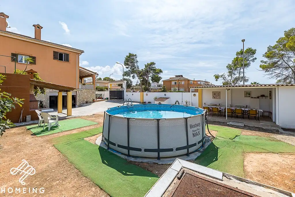 Detached house with pool for sale in Platja de Palma