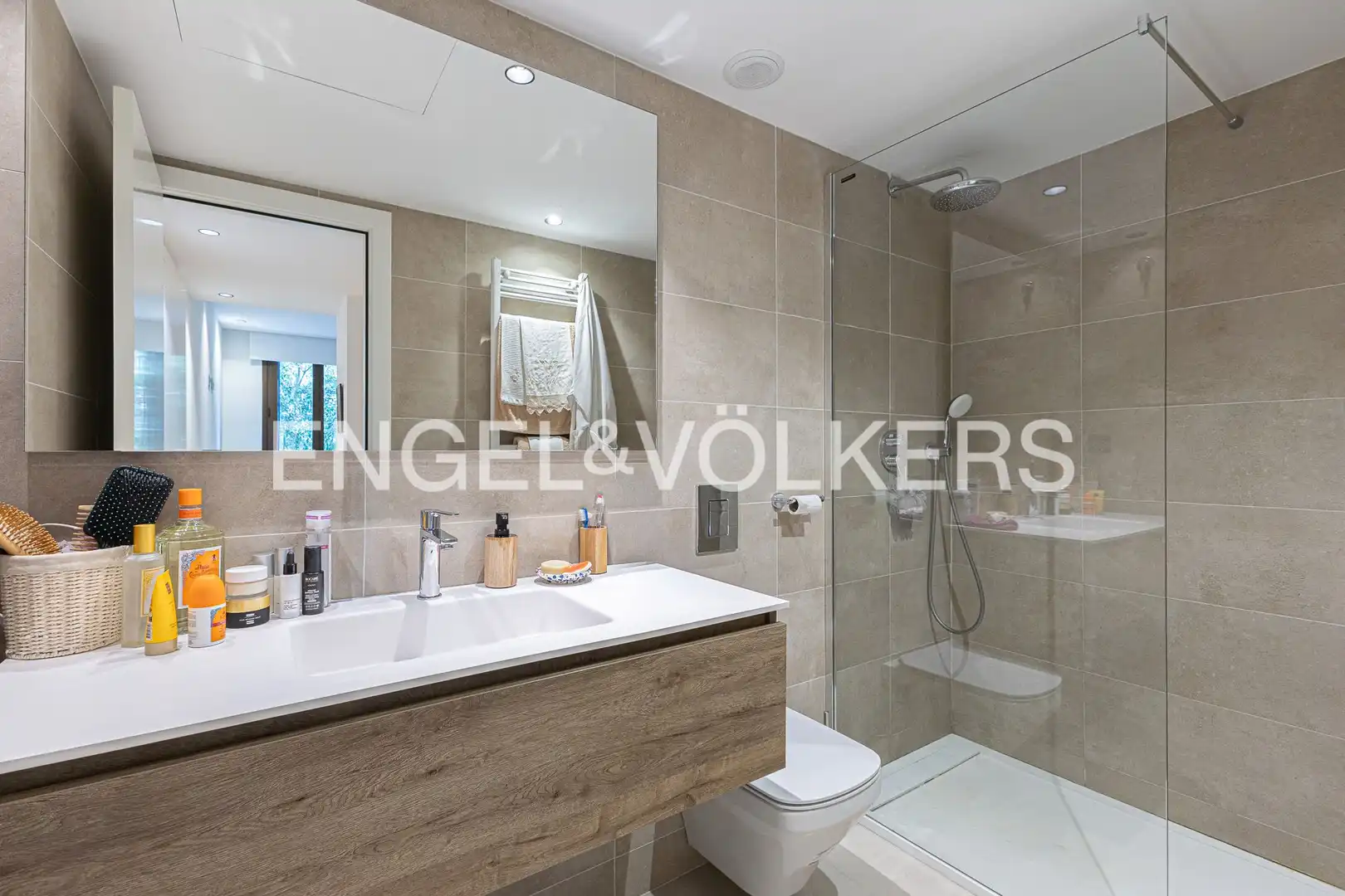 Bathroom of Flat for rent in Barcelona  with Air Conditioner, Heating and Parquet flooring