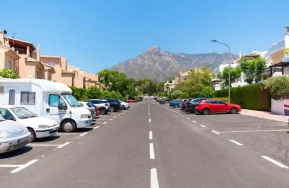 Vista exterior de Dúplex de lloguer en Marbella amb Aire condicionat, Terrassa i Piscina