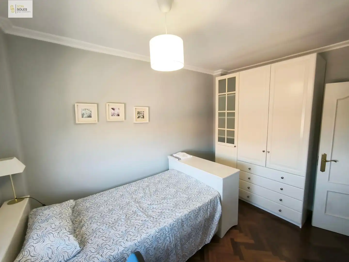 Schlafzimmer von Wohnung zur Miete in Santander mit Heizung, Parkett und Möbliert