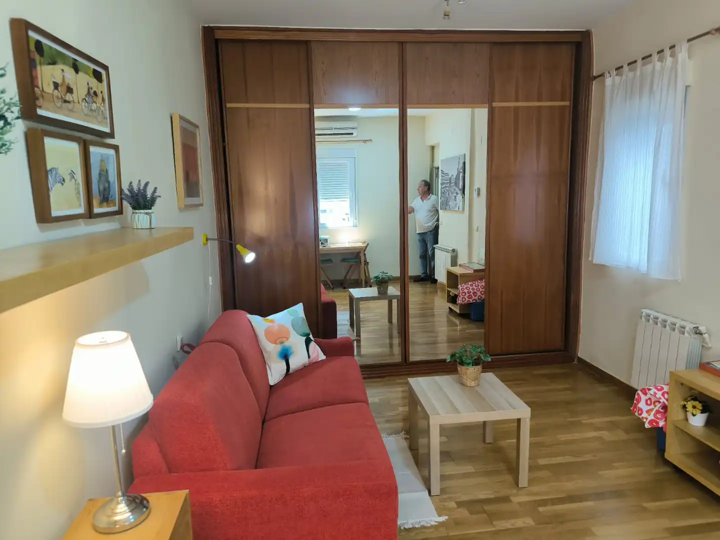 Sala de estar de Estudio de alquiler en Madrid con Aire acondicionado, Calefacción y Parquet