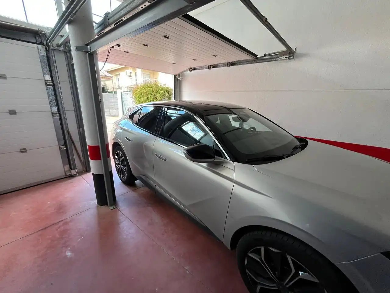 Parking de Casa adosada en venta en Zaragoza con Aire acondicionado, Calefacción y Jardín privado