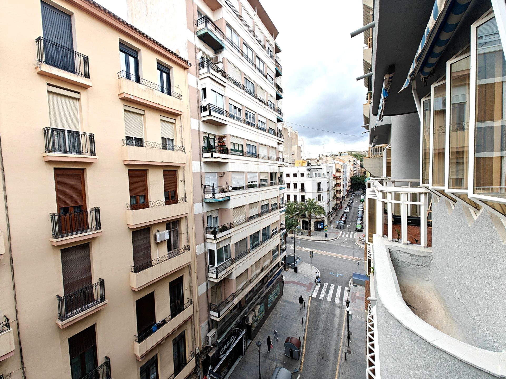 Vista exterior de Àtic en venda en Alicante / Alacant amb Aire condicionat, Calefacció i Parquet