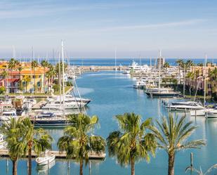 Vista exterior de Àtic en venda en Sotogrande amb Aire condicionat, Calefacció i Terrassa