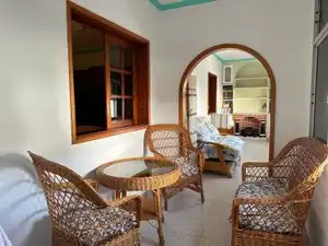 Sala d'estar de Casa adosada en venda en Mogán amb Jardí privat, Piscina i Moblat