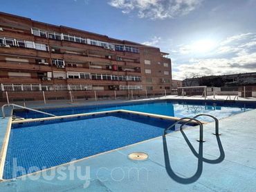 Flat with balcony to rent in Calle Bazan 92