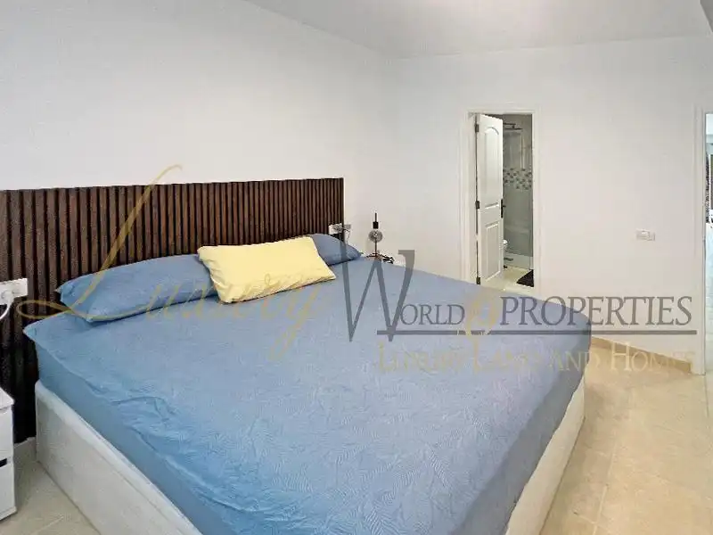 Schlafzimmer von Dachboden zum Verkauf in Arona mit Klimaanlage, Terrasse und Abstellraum