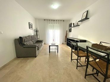 Flat with balcony to rent in Nuevo Parque - Los Rosales - Tráfico Pesado