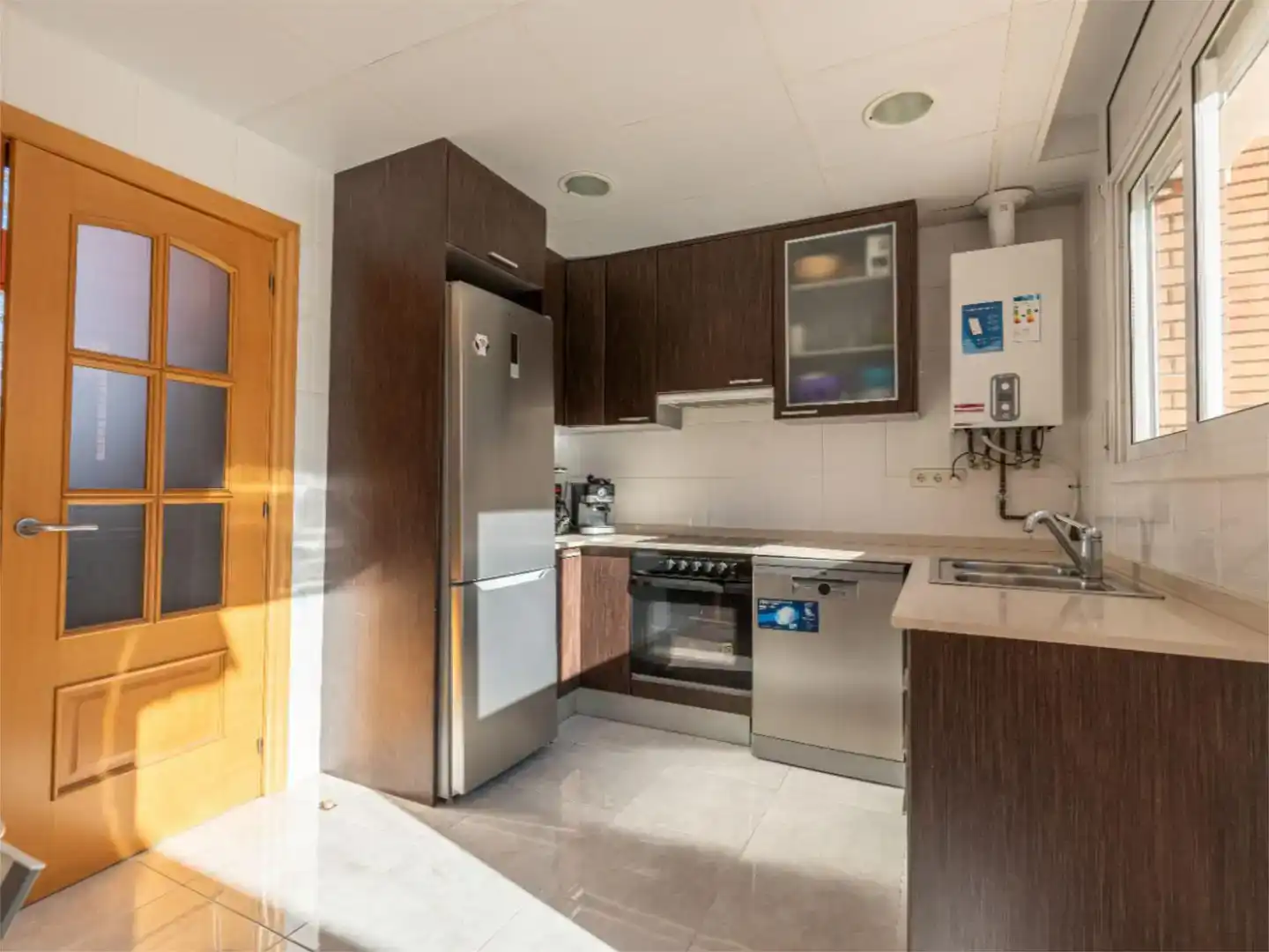 Kitchen of Houses for sale in Roda de Berà  with Swimming Pool and Balcony