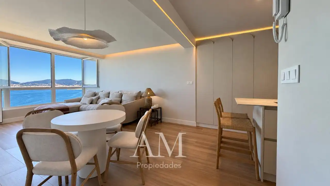 Wohnzimmer von Wohnung zum Verkauf in Vigo  mit Heizung, Terrasse und Abstellraum