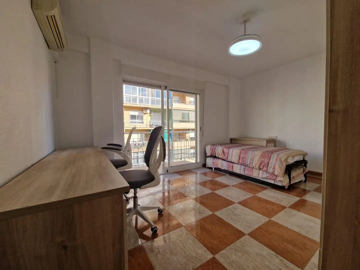 Habitació a Calle PINTOR BALACA, 56, Ensanche