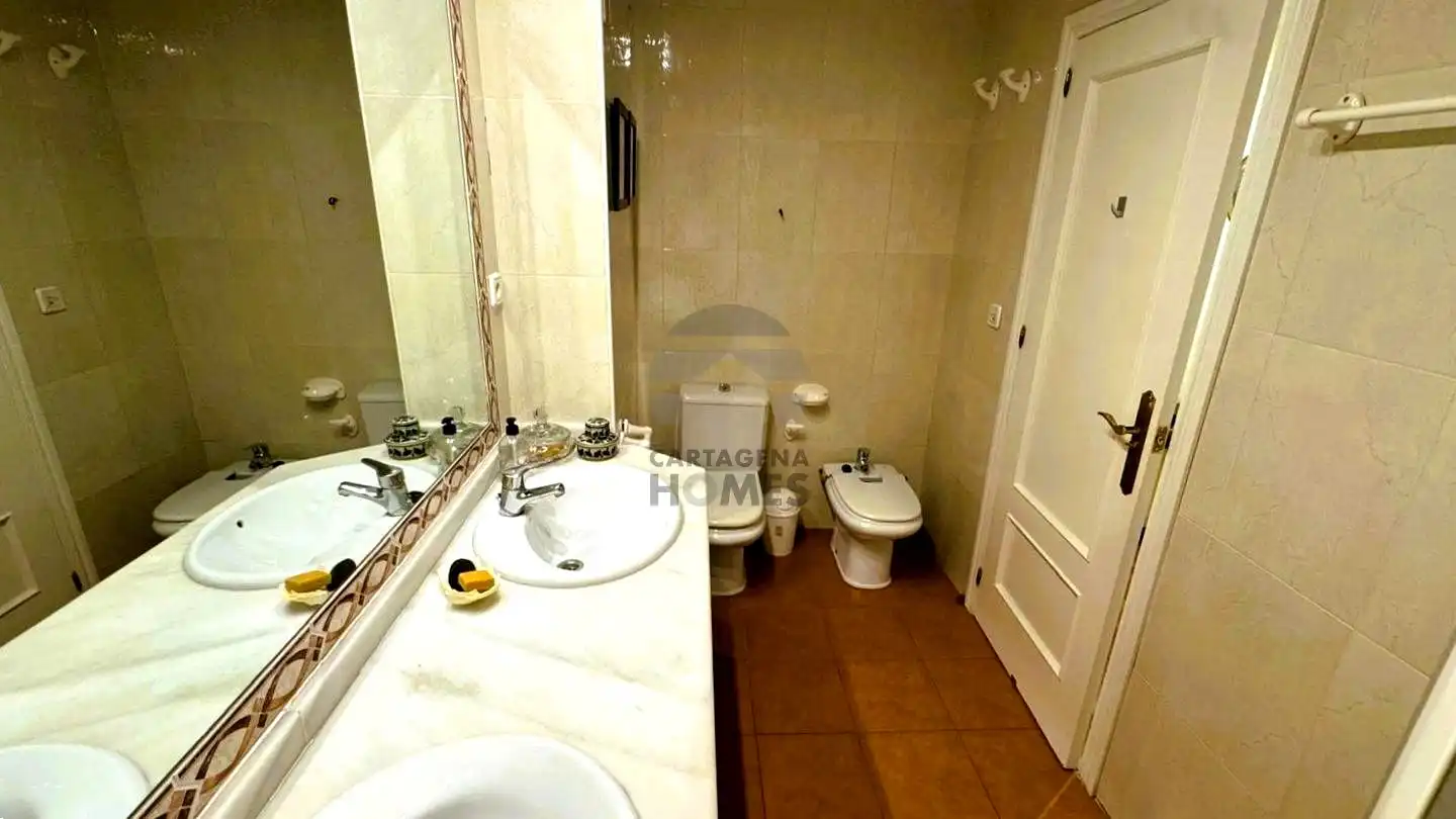 Bathroom of Flat for sale in Cartagena  with Air Conditioner, Parquet flooring and Storage room