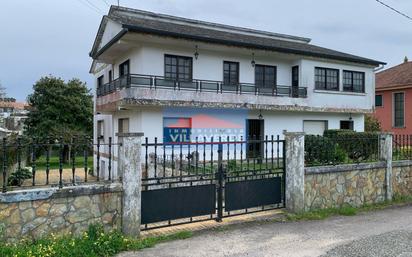 Vista exterior de Casa o xalet en venda en Cangas  amb Balcó