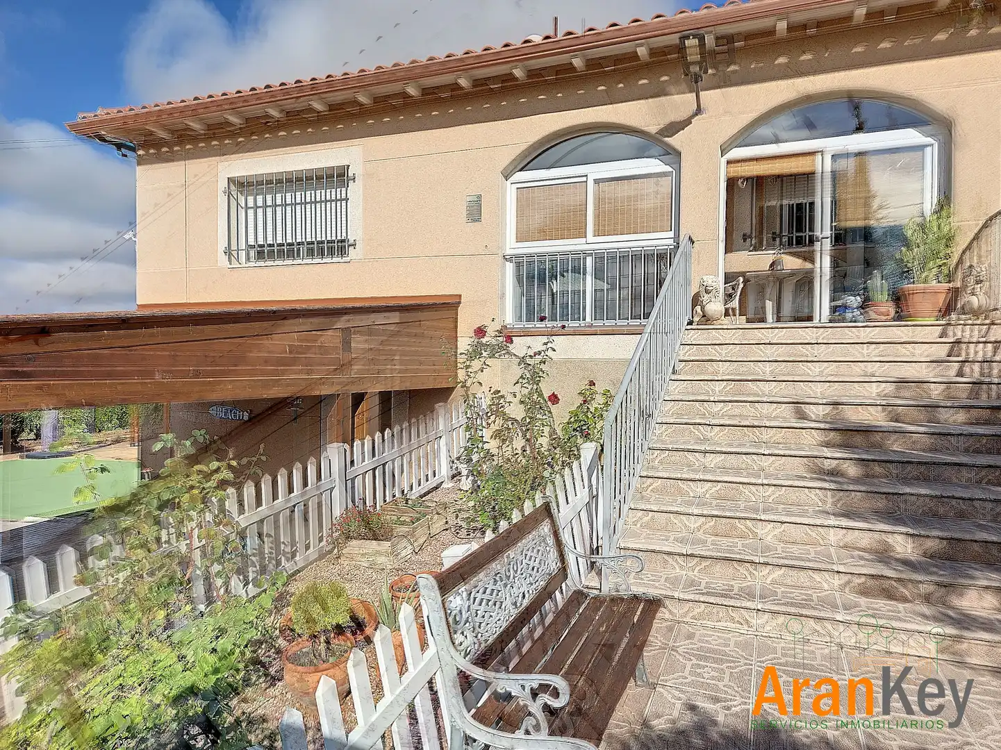 Vista exterior de Casa o xalet en venda en Colmenar de Oreja amb Aire condicionat, Calefacció i Jardí privat