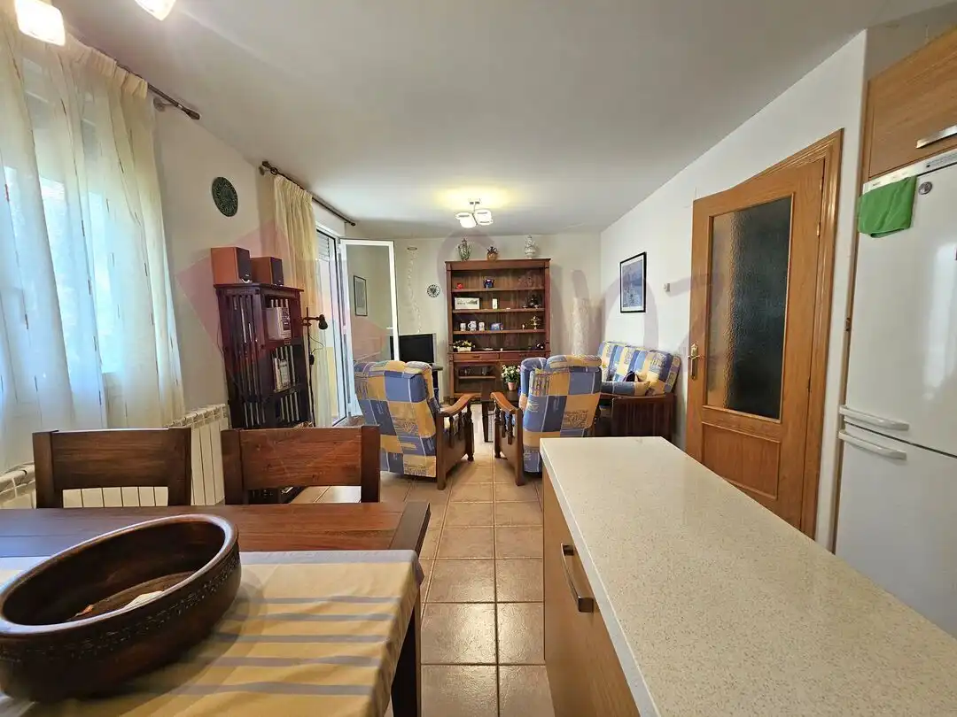 Sala d'estar de Casa adosada en venda en Galilea amb Calefacció, Jardí privat i Terrassa