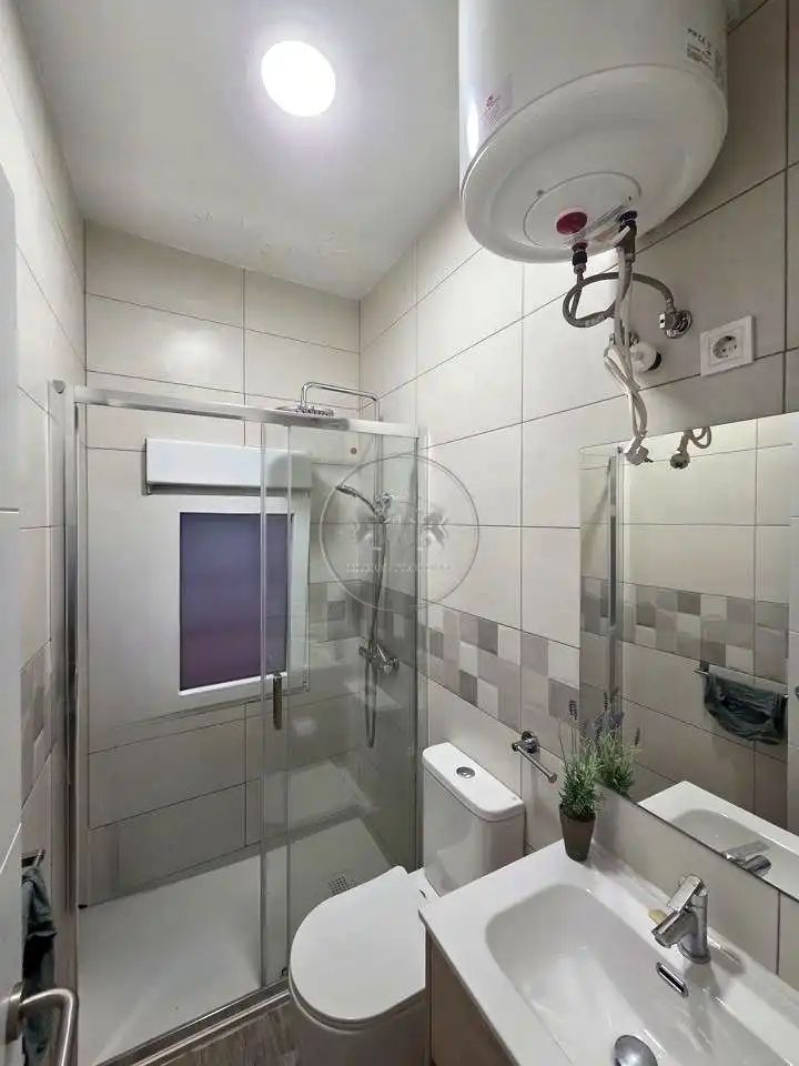 Bathroom of Ground floor for rent in Madrid  with Furnished