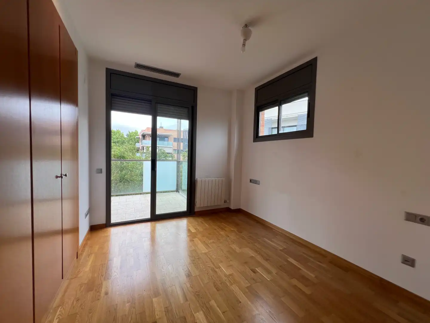 Schlafzimmer von Wohnung zum Verkauf in Sant Cugat del Vallès mit Klimaanlage, Heizung und Privatgarten