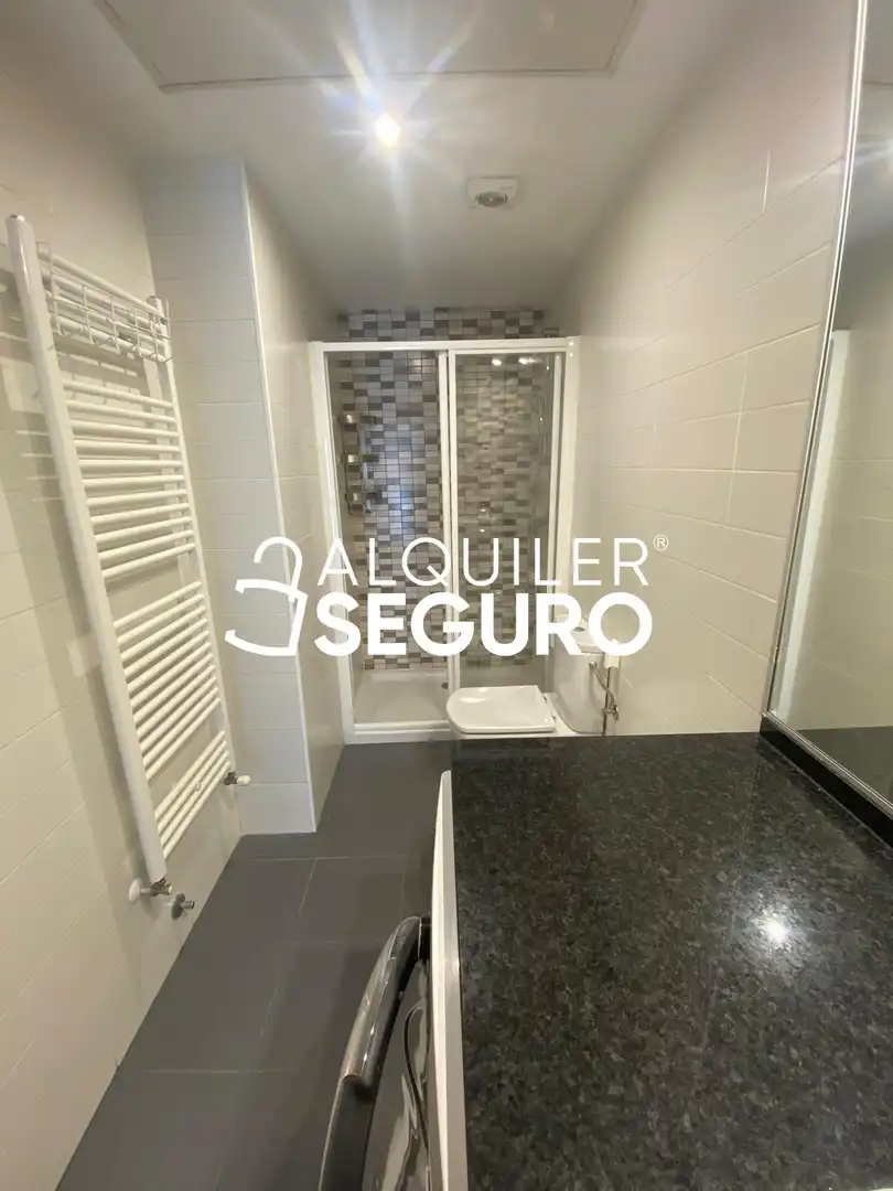 Baño de Piso de alquiler en Guadalajara con Calefacción y Amueblado