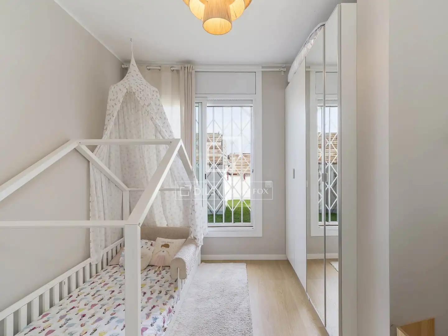 Schlafzimmer von Dachboden zum Verkauf in Barcelona mit Klimaanlage, Heizung und Terrasse