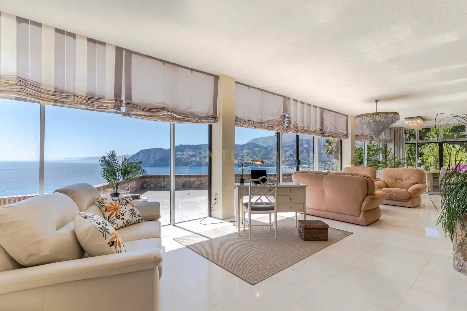 Living room of Houses for sale in Almuñécar  with Air Conditioner, Private garden and Storage room