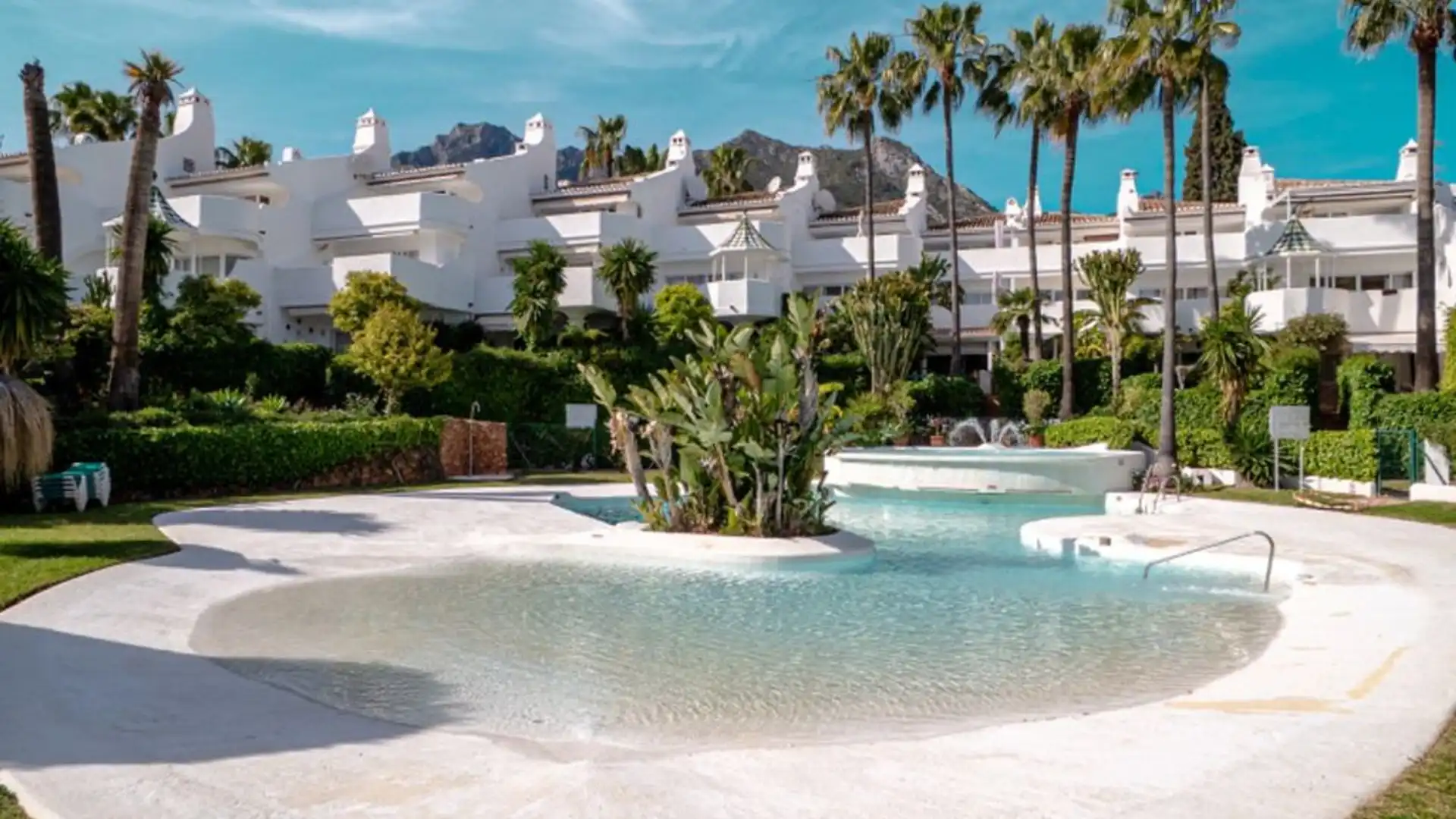 Vista exterior de Casa adosada en venta en Marbella con Aire acondicionado, Jardín privado y Terraza