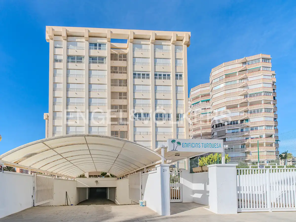 Außenansicht von Wohnung zum Verkauf in Alicante / Alacant mit Klimaanlage, Heizung und Gemeinschaftspool
