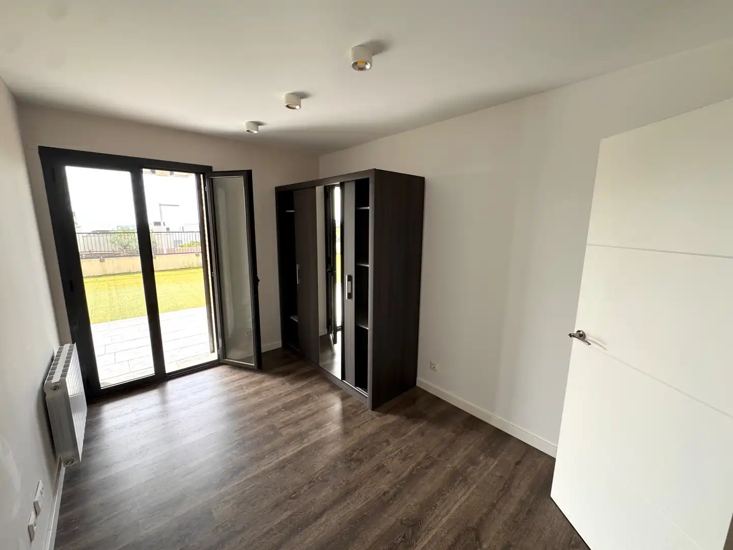 Habitación de Casa adosada en venta en Mataró con Aire acondicionado, Calefacción y Jardín privado
