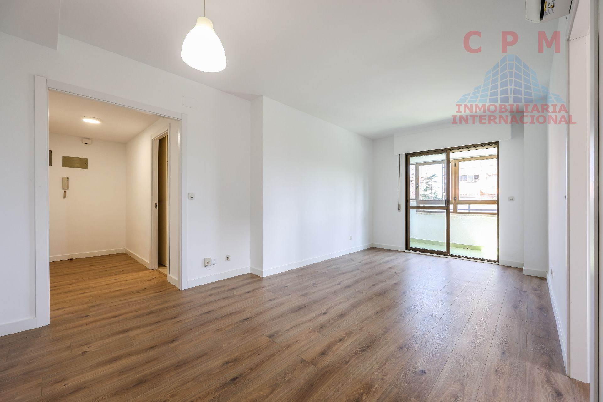 Living room of Flat to rent in  Madrid Capital  with Air Conditioner, Heating and Parquet flooring